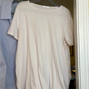 Maternity short-sleeve Longer White Tee with side-slits